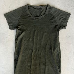 lululemon swiftly size 4 never worn NWOT